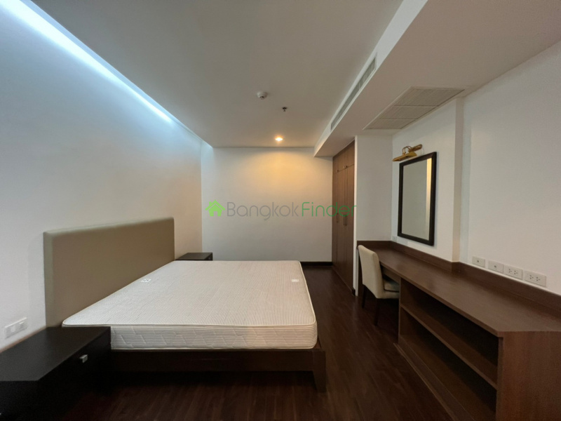 Ekamai, Bangkok, Thailand, 3 Bedrooms Bedrooms, ,3 BathroomsBathrooms,Condo,For Rent,Charoenjai Place,4666