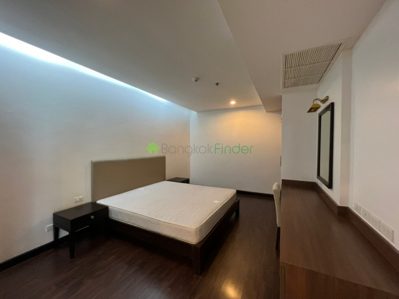 Ekamai, Bangkok, Thailand, 3 Bedrooms Bedrooms, ,3 BathroomsBathrooms,Condo,For Rent,Charoenjai Place,4666