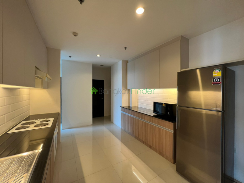 Ekamai, Bangkok, Thailand, 3 Bedrooms Bedrooms, ,3 BathroomsBathrooms,Condo,For Rent,Charoenjai Place,4666