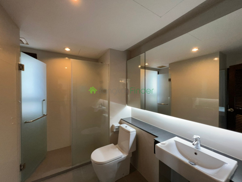 Ekamai, Bangkok, Thailand, 3 Bedrooms Bedrooms, ,3 BathroomsBathrooms,Condo,For Rent,Charoenjai Place,4666