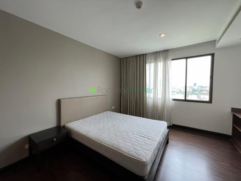 Ekamai, Bangkok, Thailand, 3 Bedrooms Bedrooms, ,3 BathroomsBathrooms,Condo,For Rent,Charoenjai Place,4666