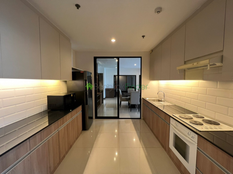 Ekamai, Bangkok, Thailand, 3 Bedrooms Bedrooms, ,3 BathroomsBathrooms,Condo,For Rent,Charoenjai Place,4666