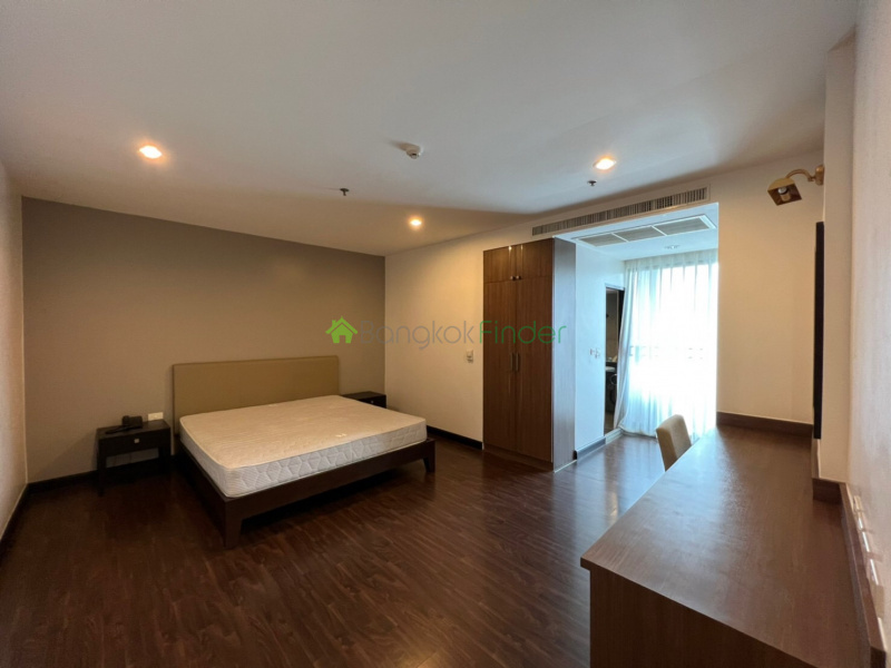 Ekamai, Bangkok, Thailand, 3 Bedrooms Bedrooms, ,3 BathroomsBathrooms,Condo,For Rent,Charoenjai Place,4666