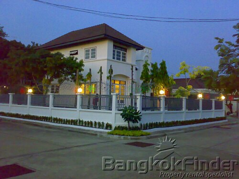 Bangna-Srinakarin, Bangna-Srinakarin, Bangkok, Thailand, 4 Bedrooms Bedrooms, ,4 BathroomsBathrooms,House,Sold,Bangna-Srinakarin,5039