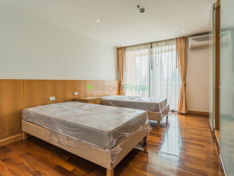 Chitlom, Ploenchit, Bangkok, Thailand, 5 Bedrooms Bedrooms, ,5 BathroomsBathrooms,Condo,For Rent,Baan Navarang,Chitlom,5428