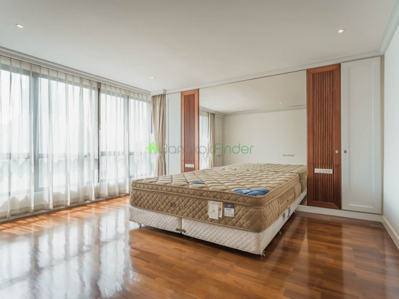 Chitlom, Ploenchit, Bangkok, Thailand, 5 Bedrooms Bedrooms, ,5 BathroomsBathrooms,Condo,For Rent,Baan Navarang,Chitlom,5428