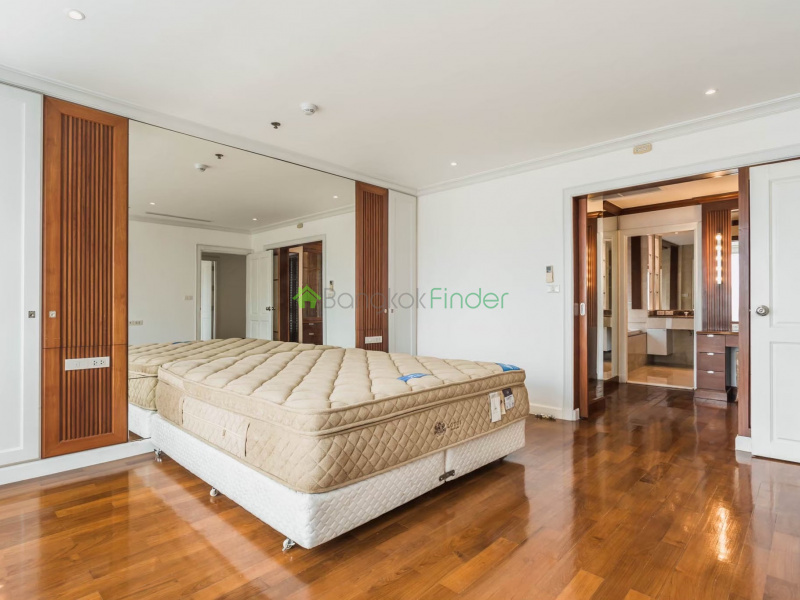 Chitlom, Ploenchit, Bangkok, Thailand, 5 Bedrooms Bedrooms, ,5 BathroomsBathrooms,Condo,For Rent,Baan Navarang,Chitlom,5428