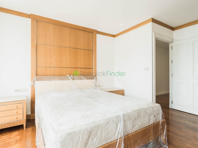 Chitlom, Ploenchit, Bangkok, Thailand, 5 Bedrooms Bedrooms, ,5 BathroomsBathrooms,Condo,For Rent,Baan Navarang,Chitlom,5428