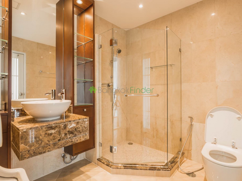Chitlom, Ploenchit, Bangkok, Thailand, 5 Bedrooms Bedrooms, ,5 BathroomsBathrooms,Condo,For Rent,Baan Navarang,Chitlom,5428