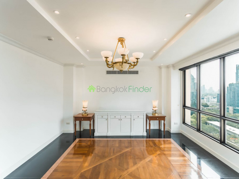 Chitlom, Ploenchit, Bangkok, Thailand, 5 Bedrooms Bedrooms, ,5 BathroomsBathrooms,Condo,For Rent,Baan Navarang,Chitlom,5428