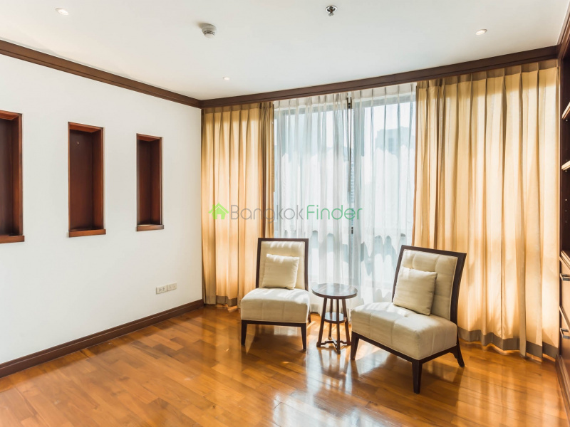 Chitlom, Ploenchit, Bangkok, Thailand, 5 Bedrooms Bedrooms, ,5 BathroomsBathrooms,Condo,For Rent,Baan Navarang,Chitlom,5428