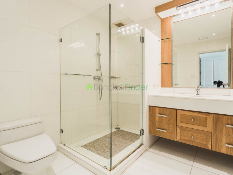 Chitlom, Ploenchit, Bangkok, Thailand, 5 Bedrooms Bedrooms, ,5 BathroomsBathrooms,Condo,For Rent,Baan Navarang,Chitlom,5428