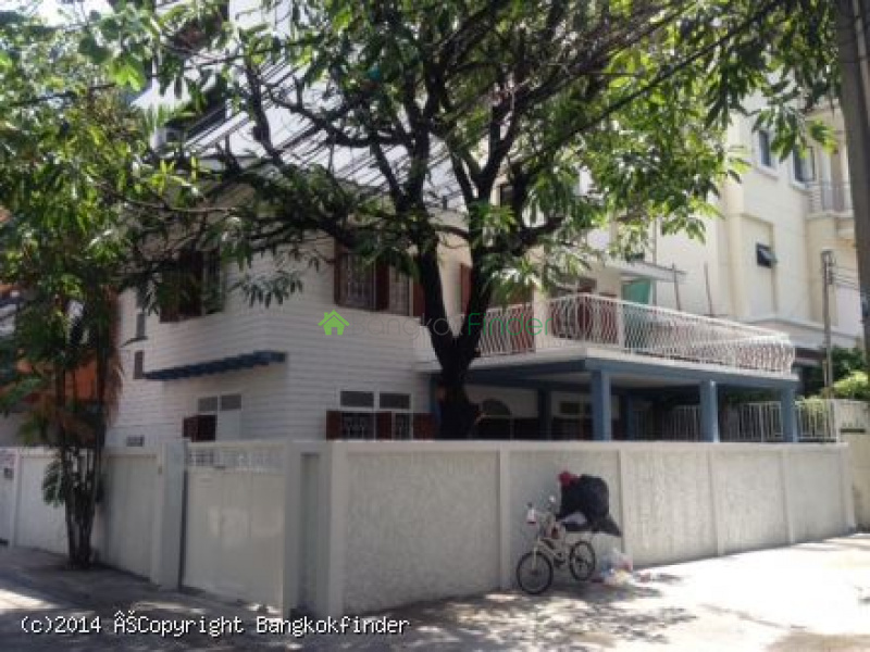 8 Sukhumvit, Thailand, 3 Bedrooms Bedrooms, ,3 BathroomsBathrooms,House,For Rent,Sukhumvit,5585