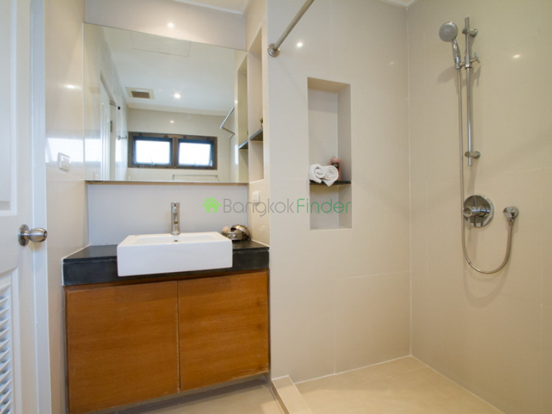 Sukhumvit, Phrompong, Thailand, 3 Bedrooms Bedrooms, ,3 BathroomsBathrooms,Apartment,For Rent,Baan Sawasdi Apartment,Sukhumvit,5611
