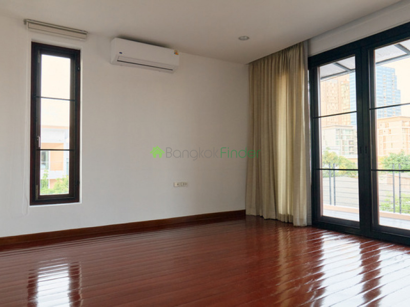63 Sukhumvit, Ekkamai, Thailand, 4 Bedrooms Bedrooms, ,5 BathroomsBathrooms,House,For Rent,Sukhumvit,5617