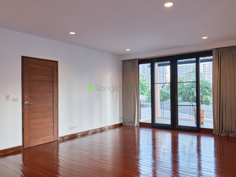63 Sukhumvit, Ekkamai, Thailand, 4 Bedrooms Bedrooms, ,5 BathroomsBathrooms,House,For Rent,Sukhumvit,5617