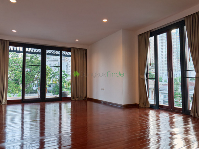 63 Sukhumvit, Ekkamai, Thailand, 4 Bedrooms Bedrooms, ,5 BathroomsBathrooms,House,For Rent,Sukhumvit,5617