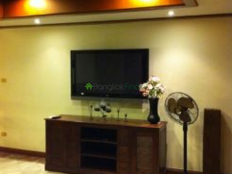 39 Sukhumvit, Phrom Phong, Thailand, 3 Bedrooms Bedrooms, ,2 BathroomsBathrooms,Condo,For Rent,Villa 49,Sukhumvit,5700