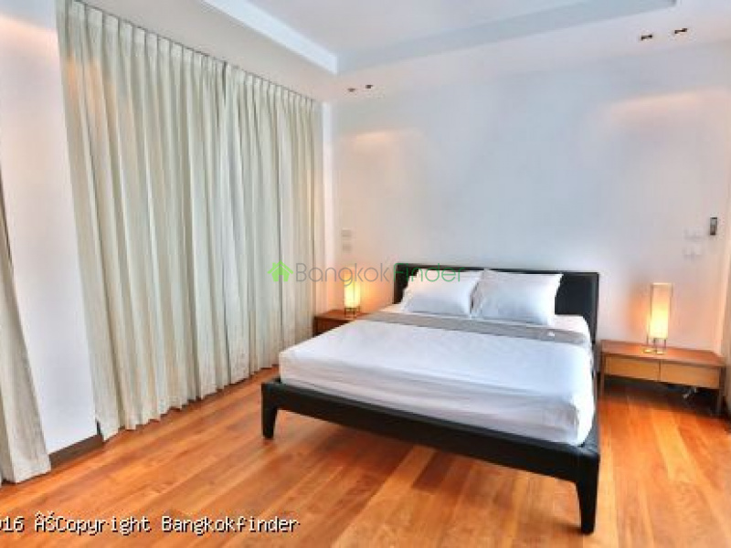 Phrom Phong, Thailand, 3 Bedrooms Bedrooms, ,4 BathroomsBathrooms,House,For Rent,5761