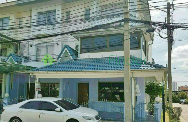 Rattanathibet Townhouse Priced to Sell, Distressed Property Sale, 6 bedroom Townhouse Rattanathibet Townhouse Priced to Sell, Distressed Property Sale, 6 bedroom Townhouse