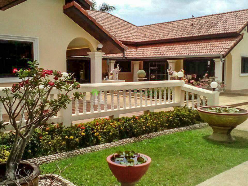 4 Bedroom 5 Bath House Sale, Bang Lamung Pattaya, ranch style home