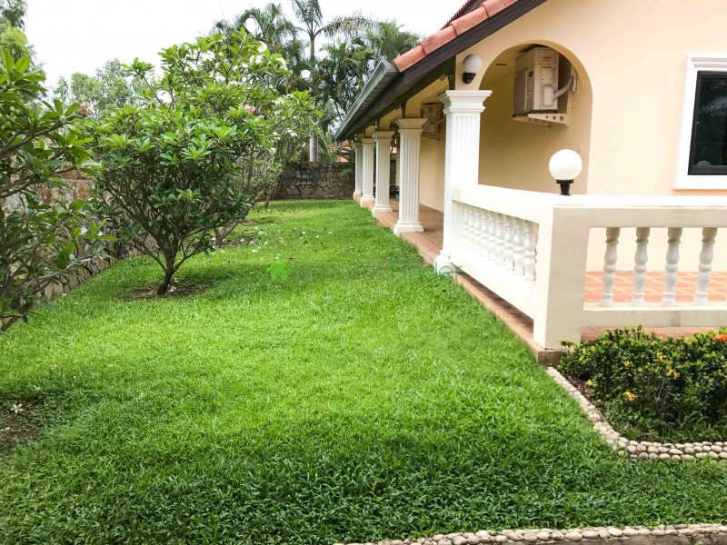 4 Bedroom 5 Bath House Sale, Bang Lamung Pattaya, ranch style home