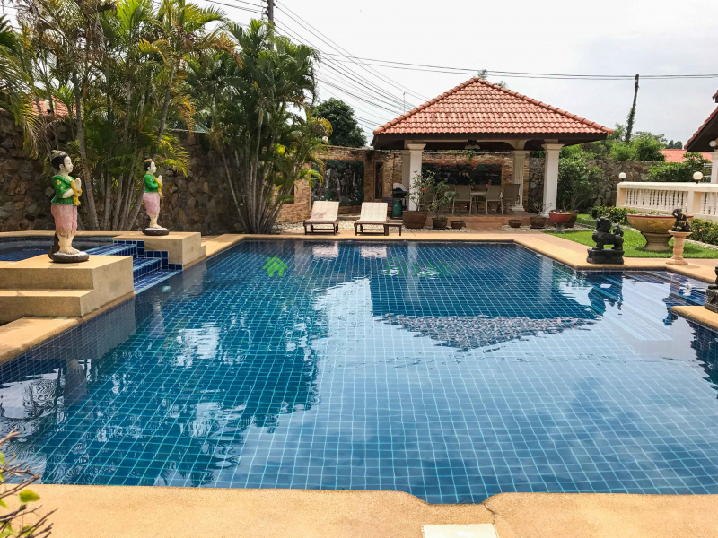 4 Bedroom 5 Bath House Sale, Bang Lamung Pattaya, ranch style home