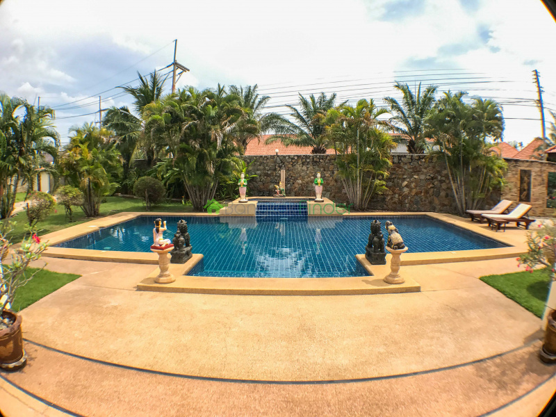 4 Bedroom 5 Bath House Sale, Bang Lamung Pattaya, ranch style home