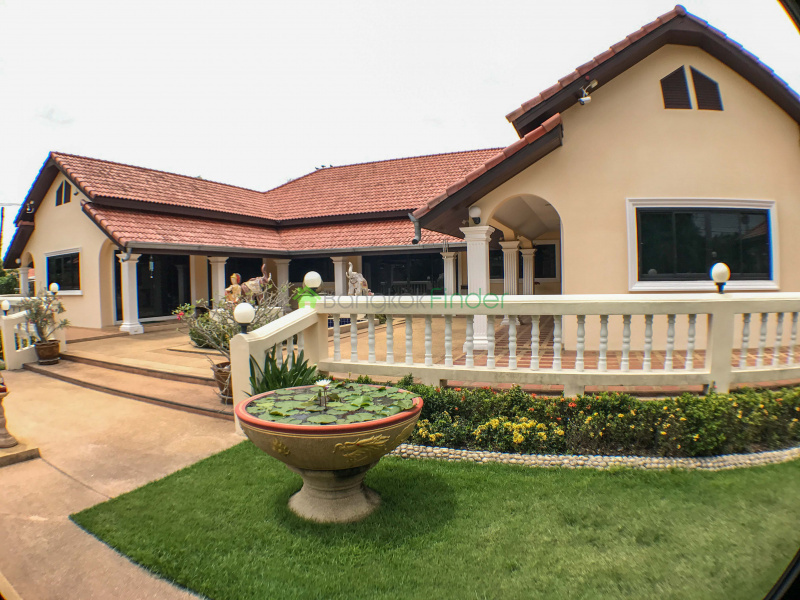 4 Bedroom 5 Bath House Sale, Bang Lamung Pattaya, ranch style home