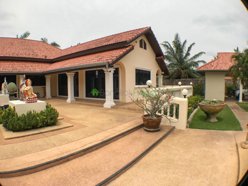4 Bedroom 5 Bath House Sale, Bang Lamung Pattaya, ranch style home