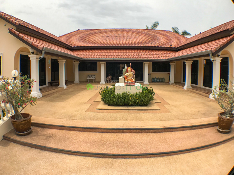 4 Bedroom 5 Bath House Sale, Bang Lamung Pattaya, ranch style home