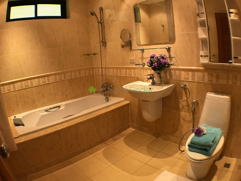 4 Bedroom 5 Bath House Sale, Bang Lamung Pattaya, ranch style home