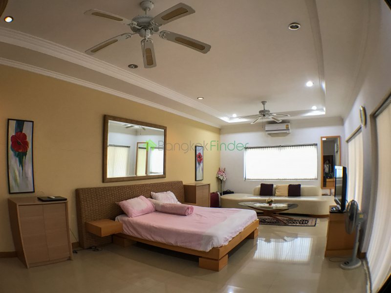 4 Bedroom 5 Bath House Sale, Bang Lamung Pattaya, ranch style home
