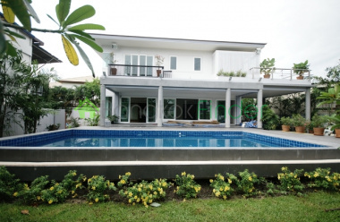 Ekamai, Bangkok, Thailand, 4 Bedrooms Bedrooms, ,4 BathroomsBathrooms,House,For Rent,5803