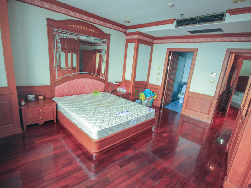 525 Khwaeng Bang Yi Khan, Bang Yi Khan, Bangkok, Thailand 10700, 3 Bedrooms Bedrooms, ,4 BathroomsBathrooms,Condo,For Rent,Rattanakosin View Mansion,Khwaeng Bang Yi Khan,5833