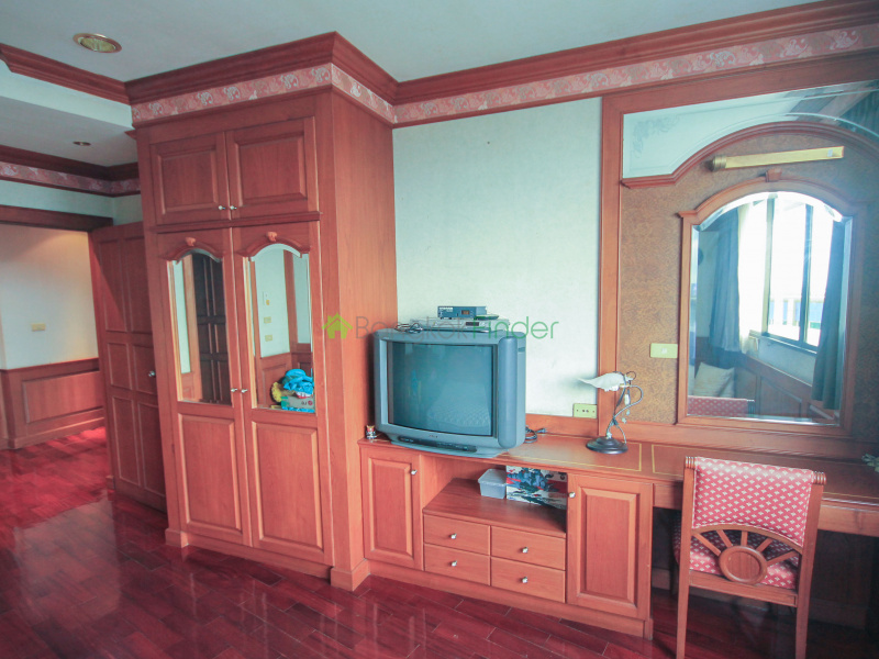 525 Khwaeng Bang Yi Khan, Bang Yi Khan, Bangkok, Thailand 10700, 3 Bedrooms Bedrooms, ,4 BathroomsBathrooms,Condo,For Rent,Rattanakosin View Mansion,Khwaeng Bang Yi Khan,5833