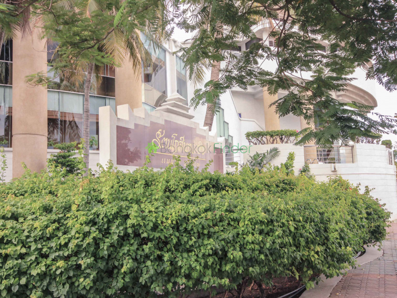 525 Khwaeng Bang Yi Khan, Bang Yi Khan, Bangkok, Thailand 10700, 3 Bedrooms Bedrooms, ,4 BathroomsBathrooms,Condo,For Rent,Rattanakosin View Mansion,Khwaeng Bang Yi Khan,5833