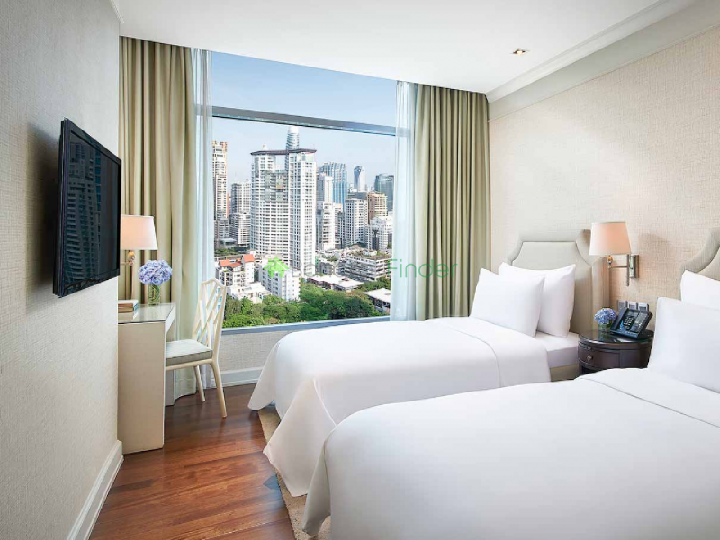 1 bedroom apartment for rent or sale 2 bedrooms for sale or rent at the oriental Residence in Bangkok. 