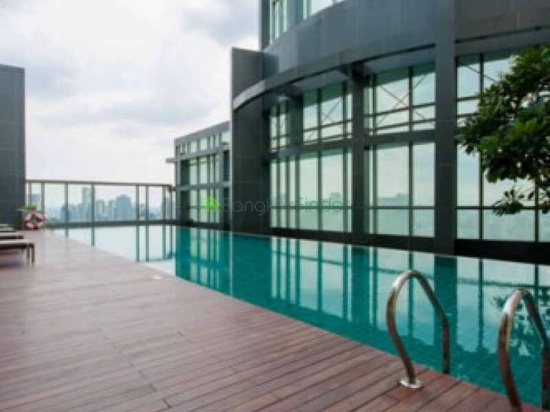 1 bedroom apartment for rent or sale 2 bedrooms for sale or rent at the oriental Residence in Bangkok. 