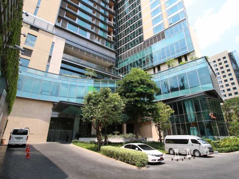 1 bedroom apartment for rent or sale 2 bedrooms for sale or rent at the oriental Residence in Bangkok. 