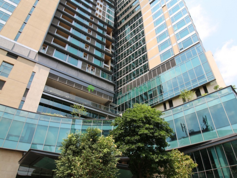 1 bedroom apartment for rent or sale 2 bedrooms for sale or rent at the oriental Residence in Bangkok. 