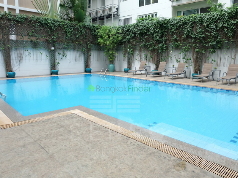 Pearl Garden 
Pearl Garden remains one of the most fairly priced condominiums in Bangkok, yet it maintains a good number of great facilities to ensure more than a peaceful and comfortable lifestyle. The environment has numerous amenities in place and the closest transport facility is  BTS Chong Nonsi which implies that the wider part of Bangkok is within quick reach. The locality boasts of international schools, shopping malls, bars, restaurants, hospitals, banks and a numerous entertainment centers. There are units which are currently available in the building for sale it lease and if you are thinking of getting one, do reach us with the aid of the contact form or chat with us directly using the live chat feature on this website.
ABOUT
Pearl Garden is an high-rise condominium project in Bangkok. It comprises of 16 floors and includes a total of 69 units. Its construction was completed in 1999. Condominium units ranges from studio to 2 bedrooms.
LOCATION
The property is conveniently located at Soi Phiphat, Silom, Bang Rak, Bangkok 10500. Some local amenities which are in close proximity to the property includes the following:
SHOPS
•	Tops Supermarket (Nang Linchi) – 2.5 km
•	Tesco Lotus – 1.6 km 
•	The City Viva -- 910 m 
•	U Center – 1.8 km 
•	De For-Rest At Yen Akat – 2.1 km 
RESTAURANTS
•	Dimsum T Time Restaurant – 550 m
•	Amontre – 460 m
•	Good Taste – 390 m 
•	Secret Garden – 400 m 
•	Dixie – 550 m 
SCHOOLS
•	Management College, Mahidol University – 590 m
•	Mae Fa Luang University, located within 390 m 
•	College Of Graduation Study In Management – 1 km
•	Sangruengsuksa Kindergarten – 1.1 km
•	Khon Kaen University – 1 km 
FACILITIES
Pearl Garden has a round-the-clock security, CCTV, swimming pool, elevator, parking and gymnasium. Do get in touch with us to learn more. 
