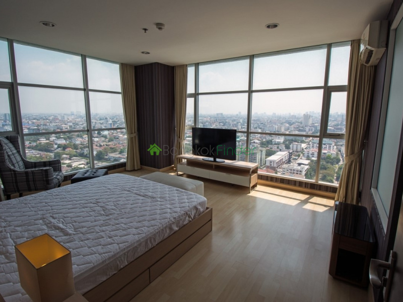 Bangkok, Huai Khwang, Bangkok, Thailand 10310, 2 Bedrooms Bedrooms, ,2 BathroomsBathrooms,Condo Building,Rent or Sale,6317
