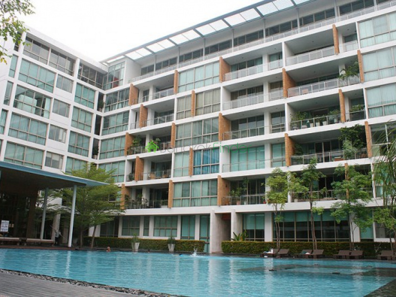 Ficus Lane (ไฟคัส เลน)
Ficus Lane is a condominium project, developed by Cinkara, located at Soi Phichai Sawat, Phra Khanong, Khlong Toei, Bangkok 10110. Construction of Ficus Lane was completed in 2008. Condominium comprises of 2 buildings, having 7 floors and includes 70 units.