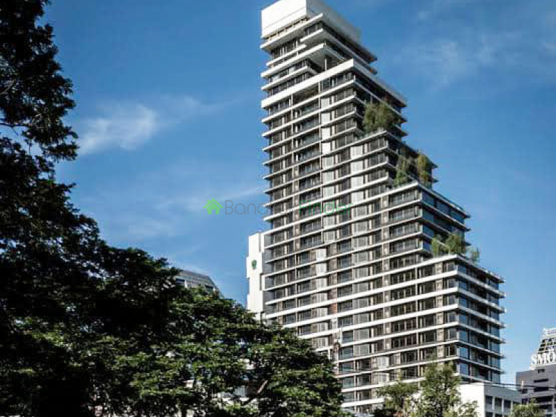 Saladaeng One (ศาลาแดง วัน)
Saladaeng One is a condominium project, developed by SC Asset, located at Soi Gotche, Khwaeng Silom, Khet Bang Rak, Krung Thep Maha Nakhon 10500. SC Asset is also the developer behind Centric Ratchada-Suthisan, Centric Sathorn - Saint Louis and Centric Scene Aree 2. Construction of Saladaeng One was completed in 2015. Condominium comprises of a single building, having 33 floors and includes 187 units.