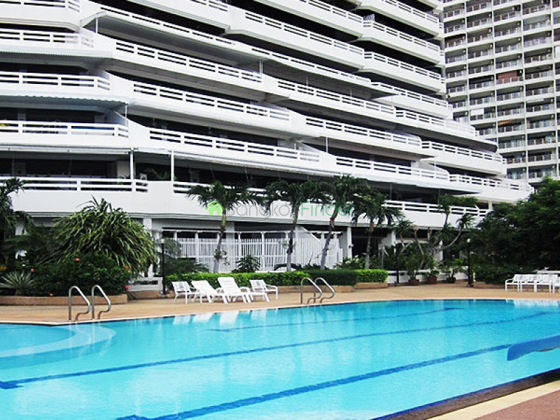 Grand Condotel is a condominium project, located at 318/39 Thappraya Rd, Muang Pattaya, Amphoe Bang Lamung, Chang Wat Chon Buri 20150. Construction of Grand Condotel was completed in 1988. Condominium comprises of 2 buildings, having 12 floors and includes 150 units.