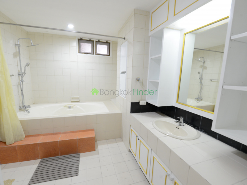 Soi Charoen Chai, Ekamai, Bangkok, Thailand 10110, 3 Bedrooms Bedrooms, ,3 BathroomsBathrooms,Condo,For Sale,Oriental Tower,23,6455