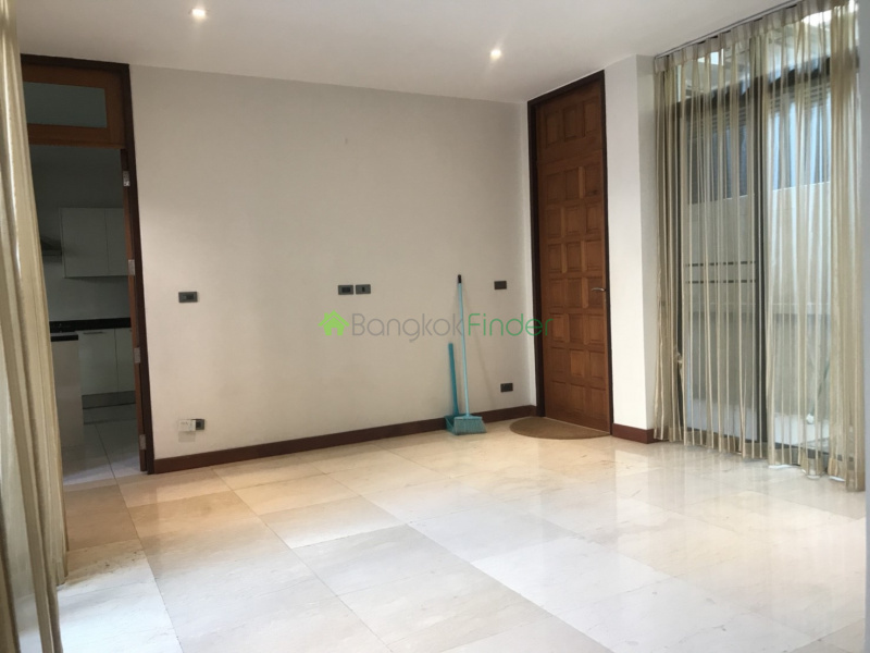 Sukhumvit, Phrom Phong, Thailand 10110, 4 Bedrooms Bedrooms, ,4 BathroomsBathrooms,House,For Rent,6472