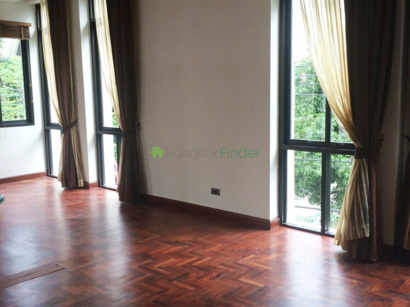 Sukhumvit, Phrom Phong, Thailand 10110, 4 Bedrooms Bedrooms, ,4 BathroomsBathrooms,House,For Rent,6472