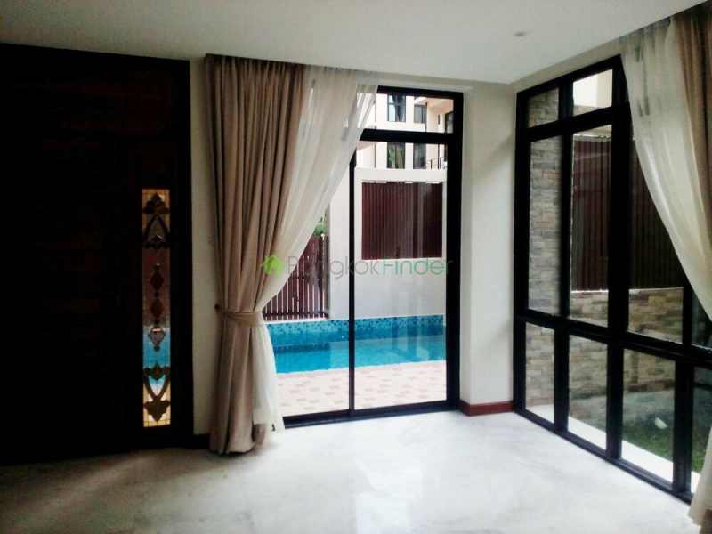 Sukhumvit, Phrom Phong, Thailand 10110, 4 Bedrooms Bedrooms, ,4 BathroomsBathrooms,House,For Rent,6472